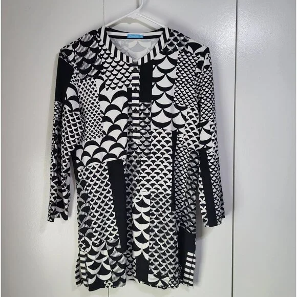 J. McLaughlin Womens SZ M Catalina Cloth Geometric Print Black White Tunic Top - Picture 1 of 9